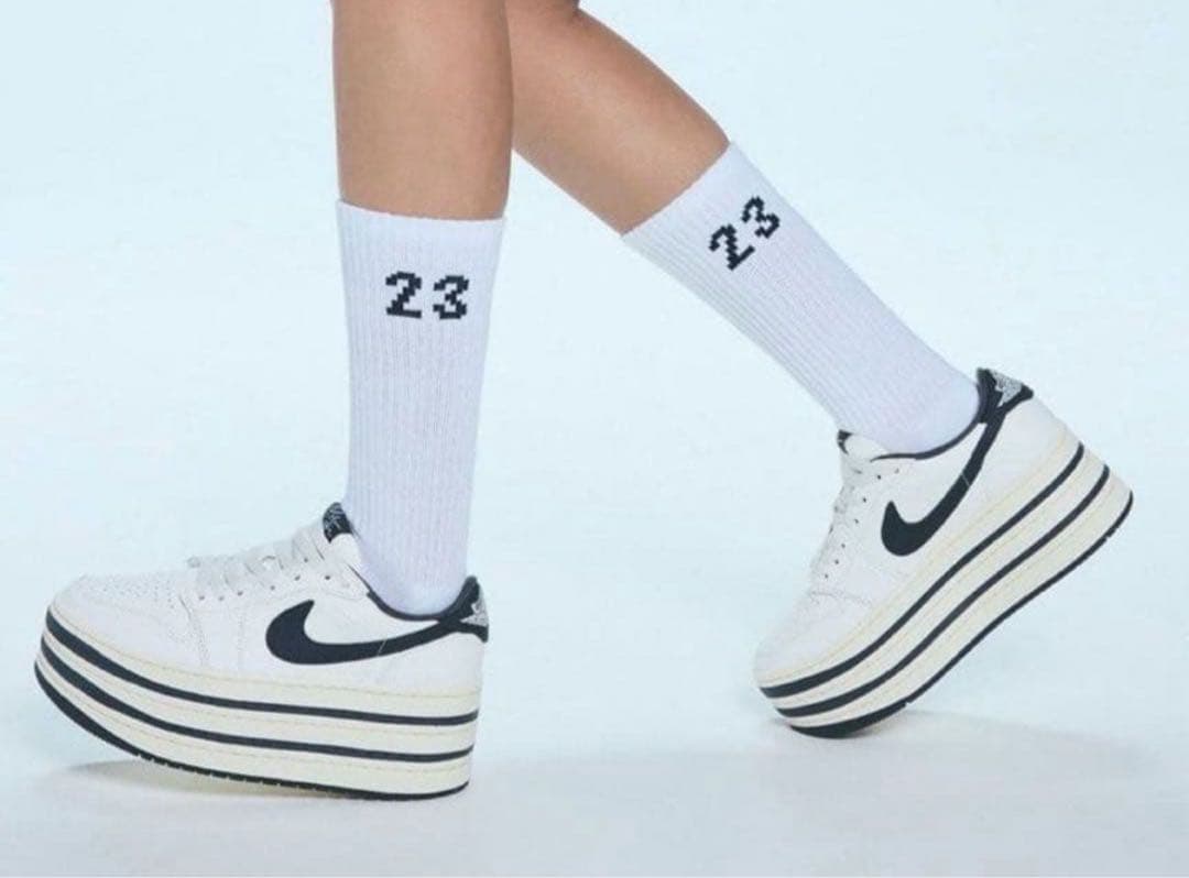 定価20900円　NIKE AIR JORDAN 1 TRIPLE STACK — image 2