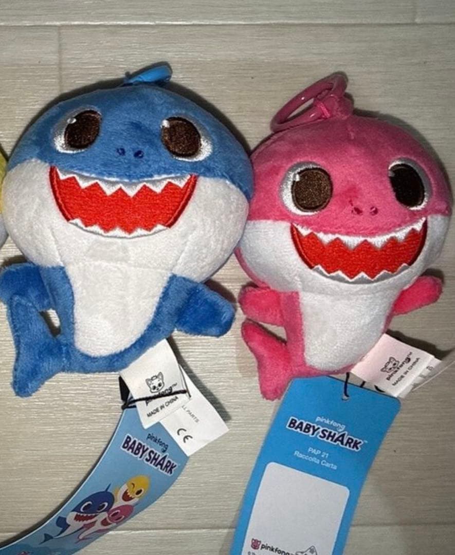 新品タグ付　ベイビーシャーク　公式　チャーム　ママシャーク　パパシャーク — image 4