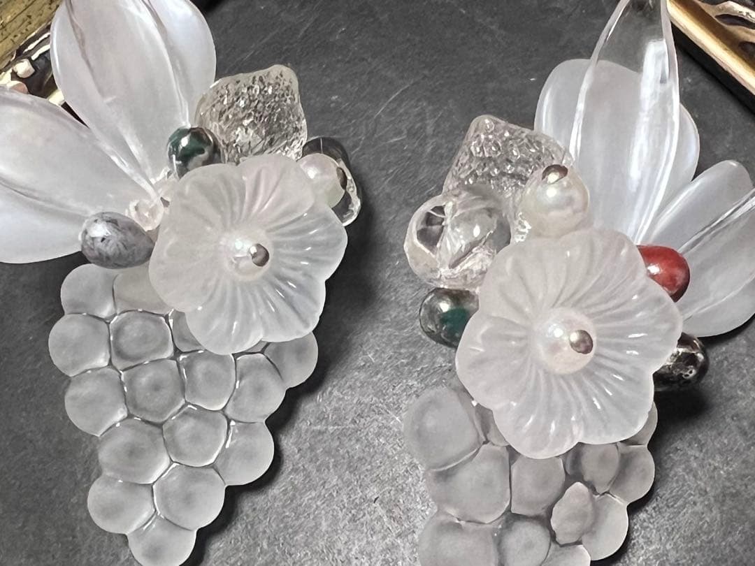 西ドイツ製　ヴィンテージ　イヤリング　花　ホワイト　大ぶり　年代物 — image 2