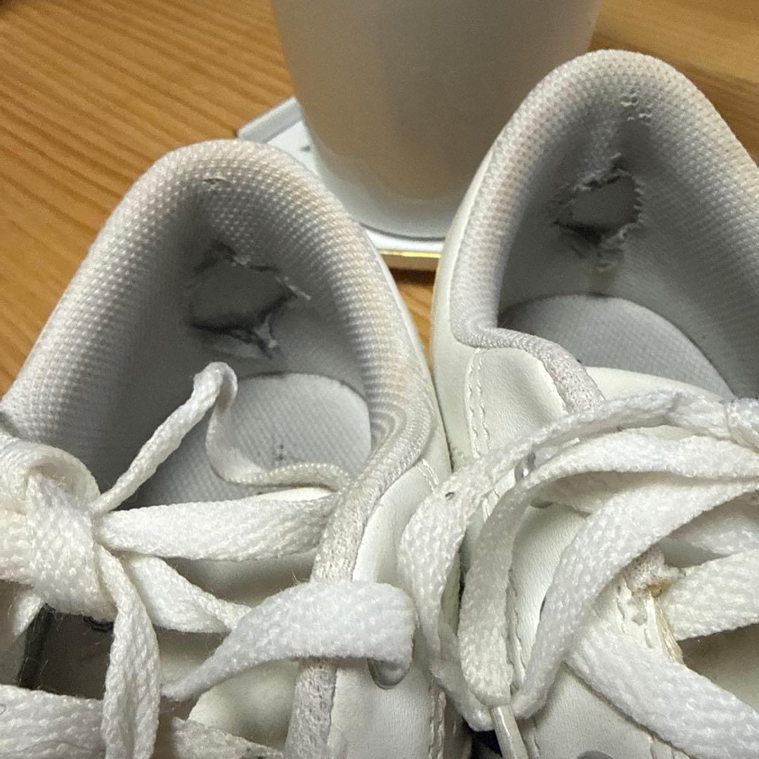 CONVERSE ホワイト ローカット スニーカー　ダメージ — image 3