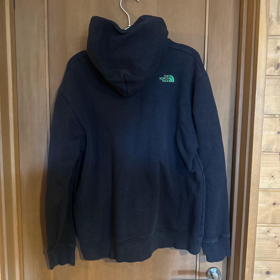 THE NORTH FACE 黒 フード付きパーカー　Mサイズ — image 2