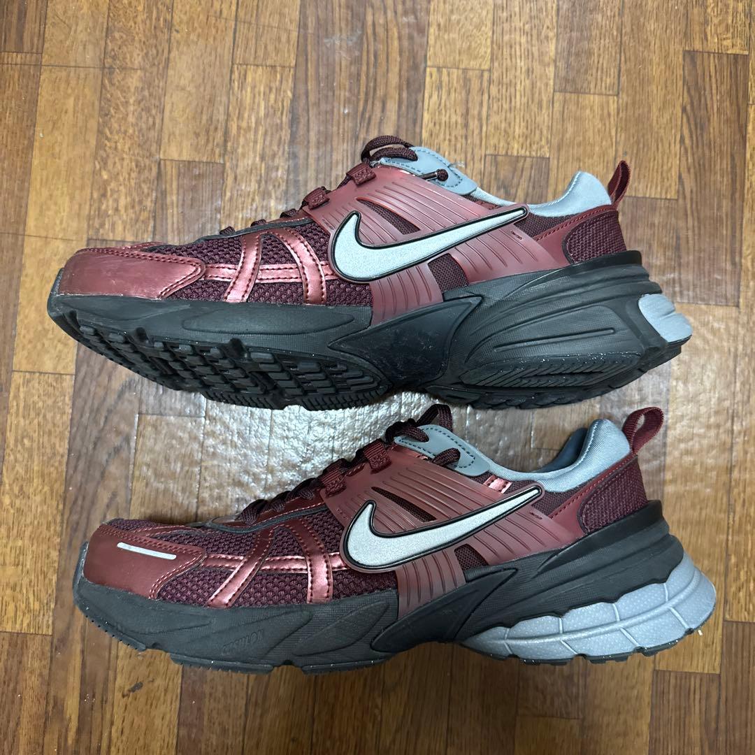 Nike ナイキ V2K RUNバーガンディ スニーカー — image 2