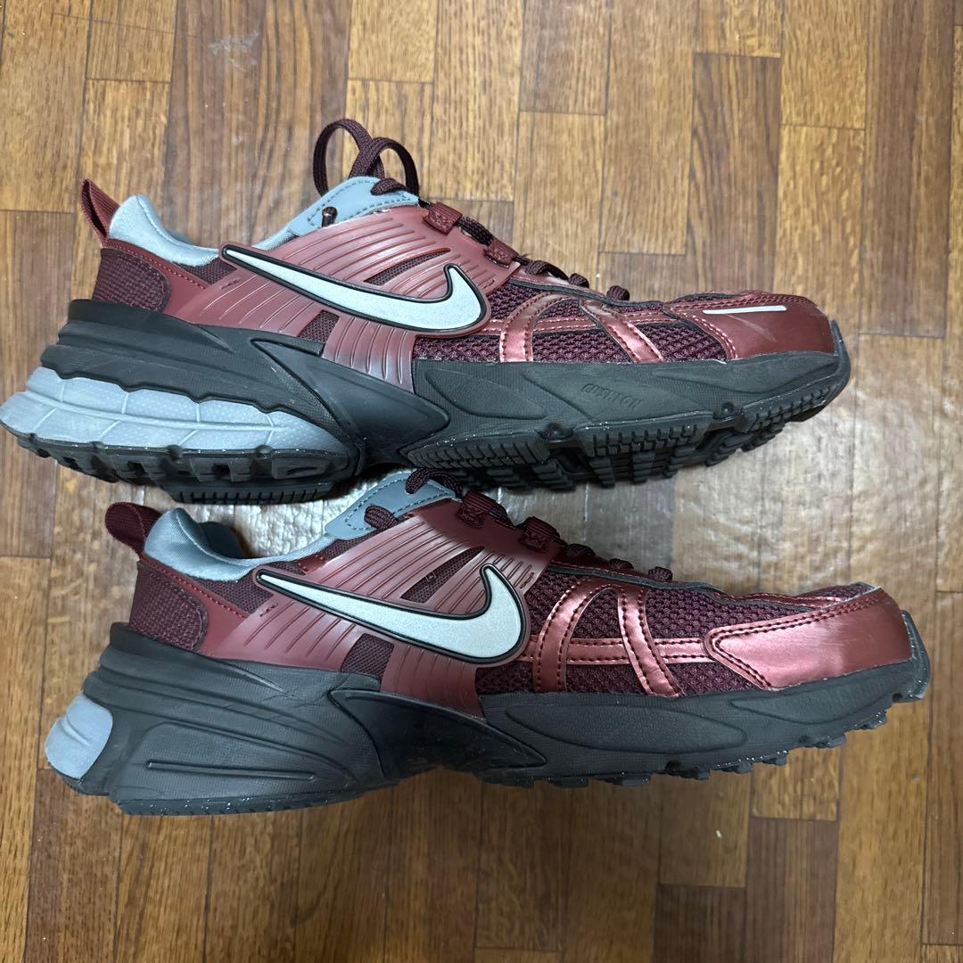 Nike ナイキ V2K RUNバーガンディ スニーカー — image 3