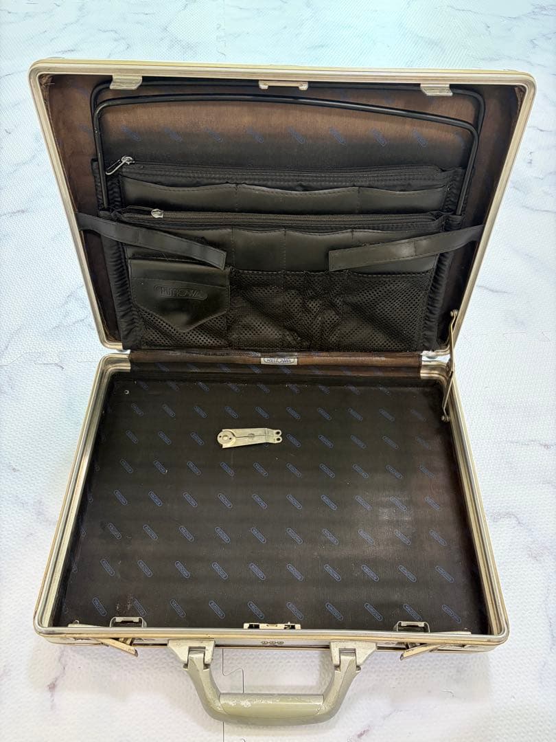 ジャンク品　◎ RIMOWA リモワ アタッシュケース アルミ シルバー — image 5