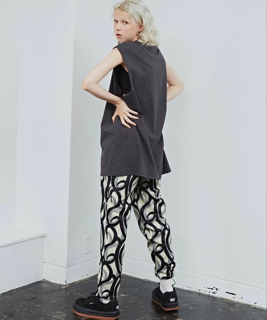 CASPER JOHN AIVER ノースリーブTシャツ ノイズフォト — image 4