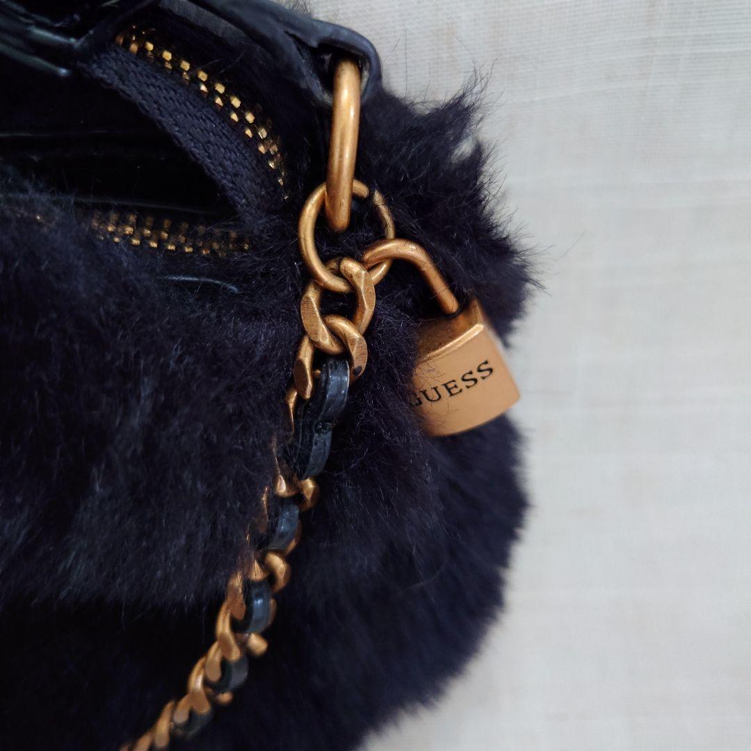 GUESS ファー ハンドバッグ ブラック チェーン — image 3