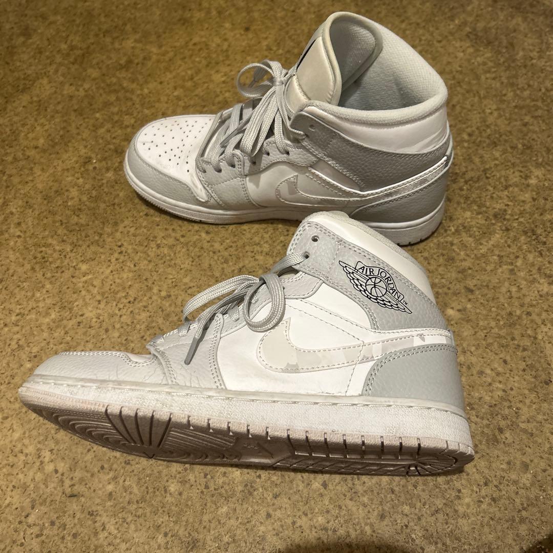 Air Jordan 1 Mid — image 2