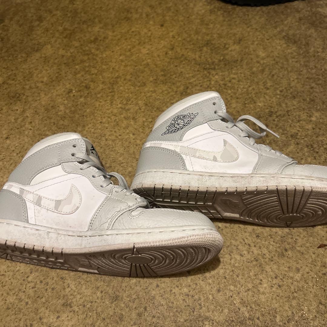 Air Jordan 1 Mid — image 3