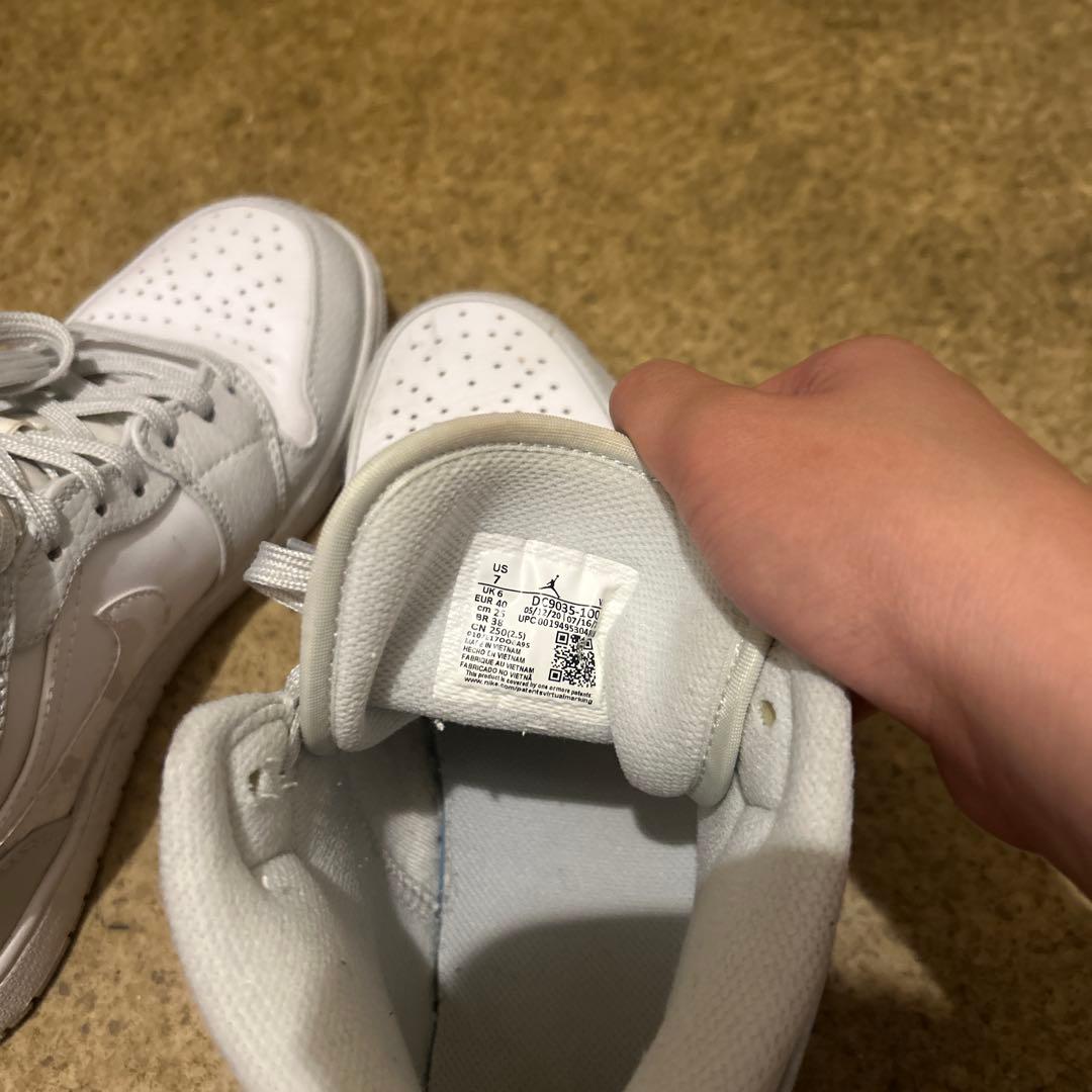 Air Jordan 1 Mid — image 4