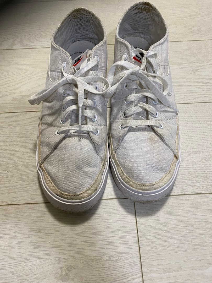 注目　アイテム　ホワイト　お洒落　NIKE スニーカー 9.5 — image 2