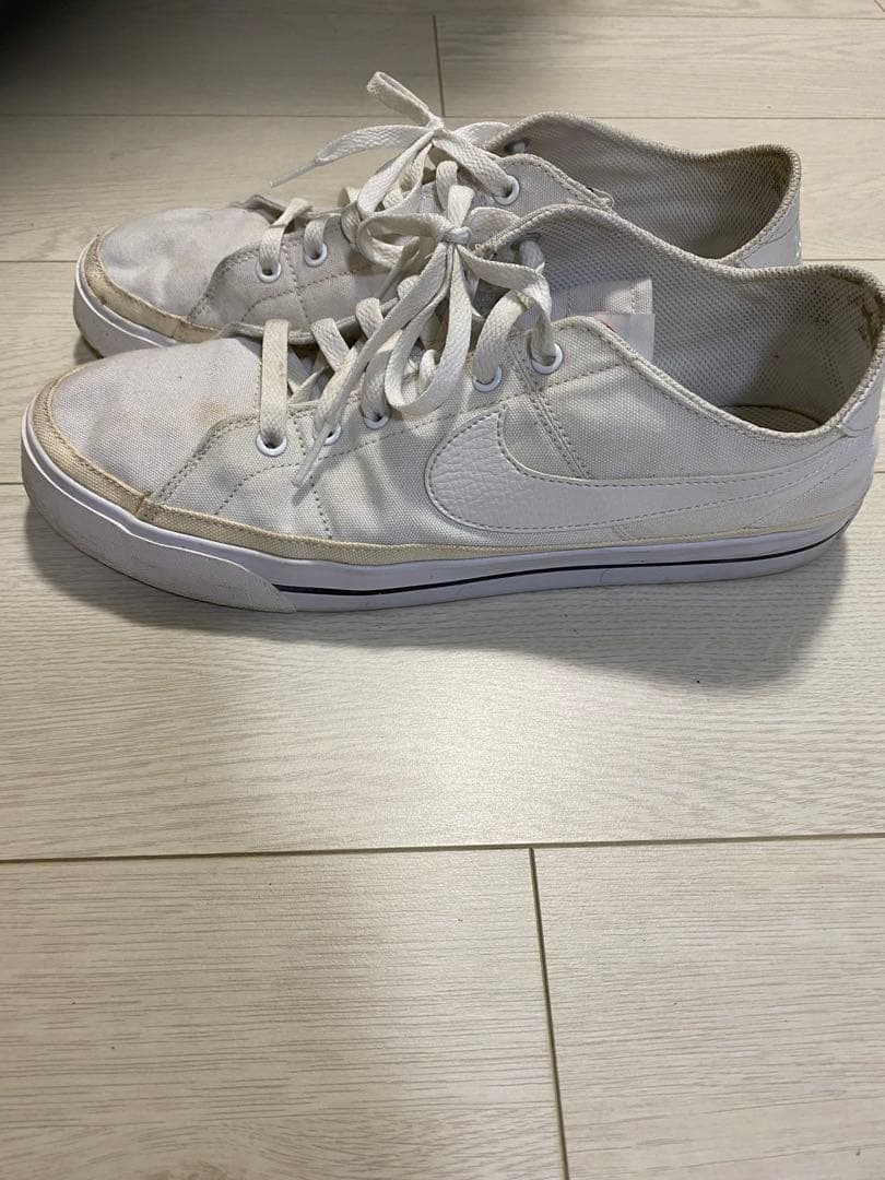 注目　アイテム　ホワイト　お洒落　NIKE スニーカー 9.5 — image 3