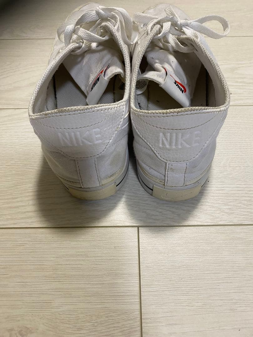 注目　アイテム　ホワイト　お洒落　NIKE スニーカー 9.5 — image 4