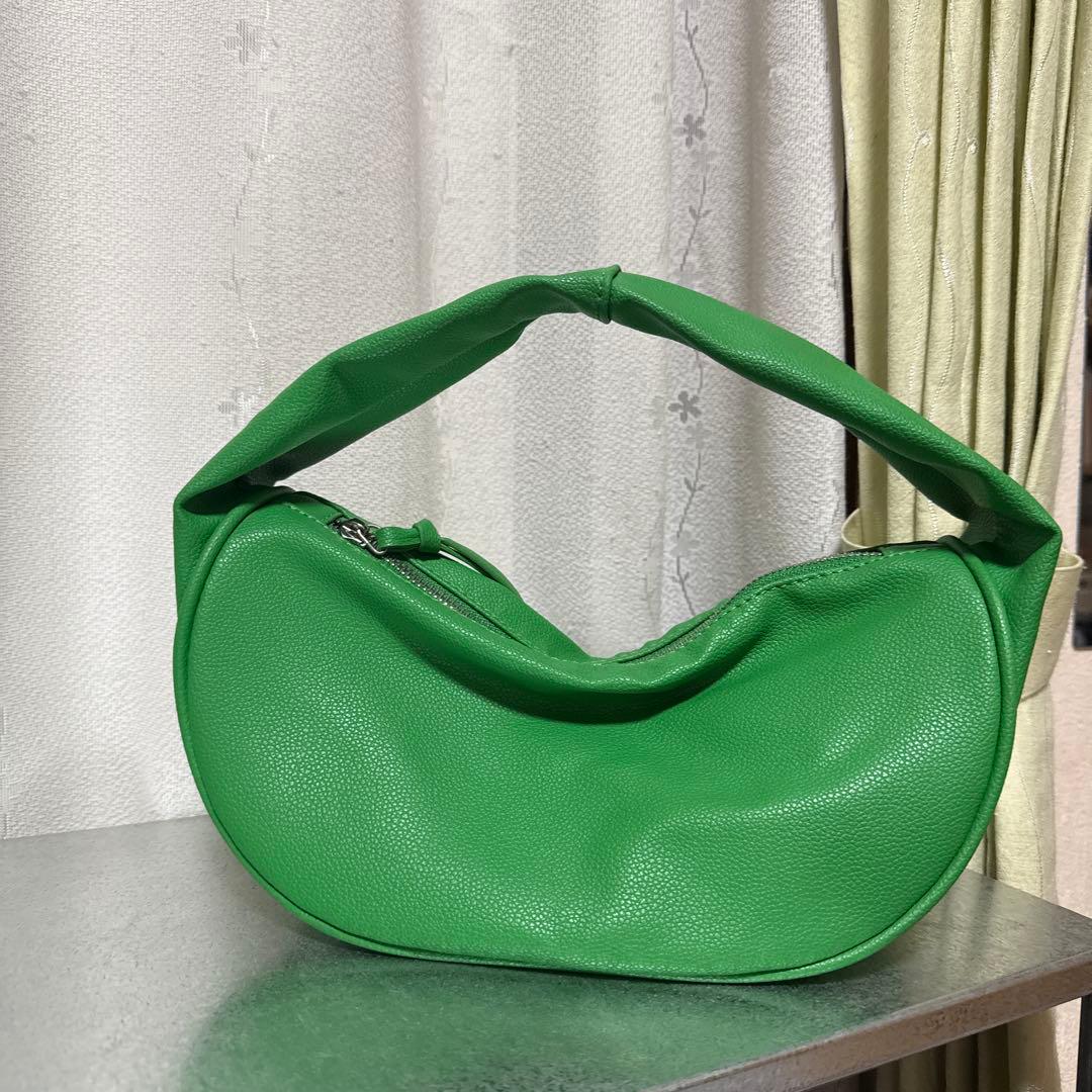 ハーフムーン型 ハンドバッグ グリーン — image 2