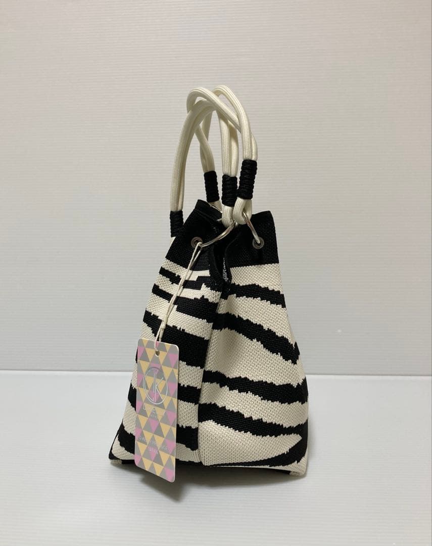 新品 D.KELLY ニットパラコードバッグ ゼブラ柄 モノトーン — image 2