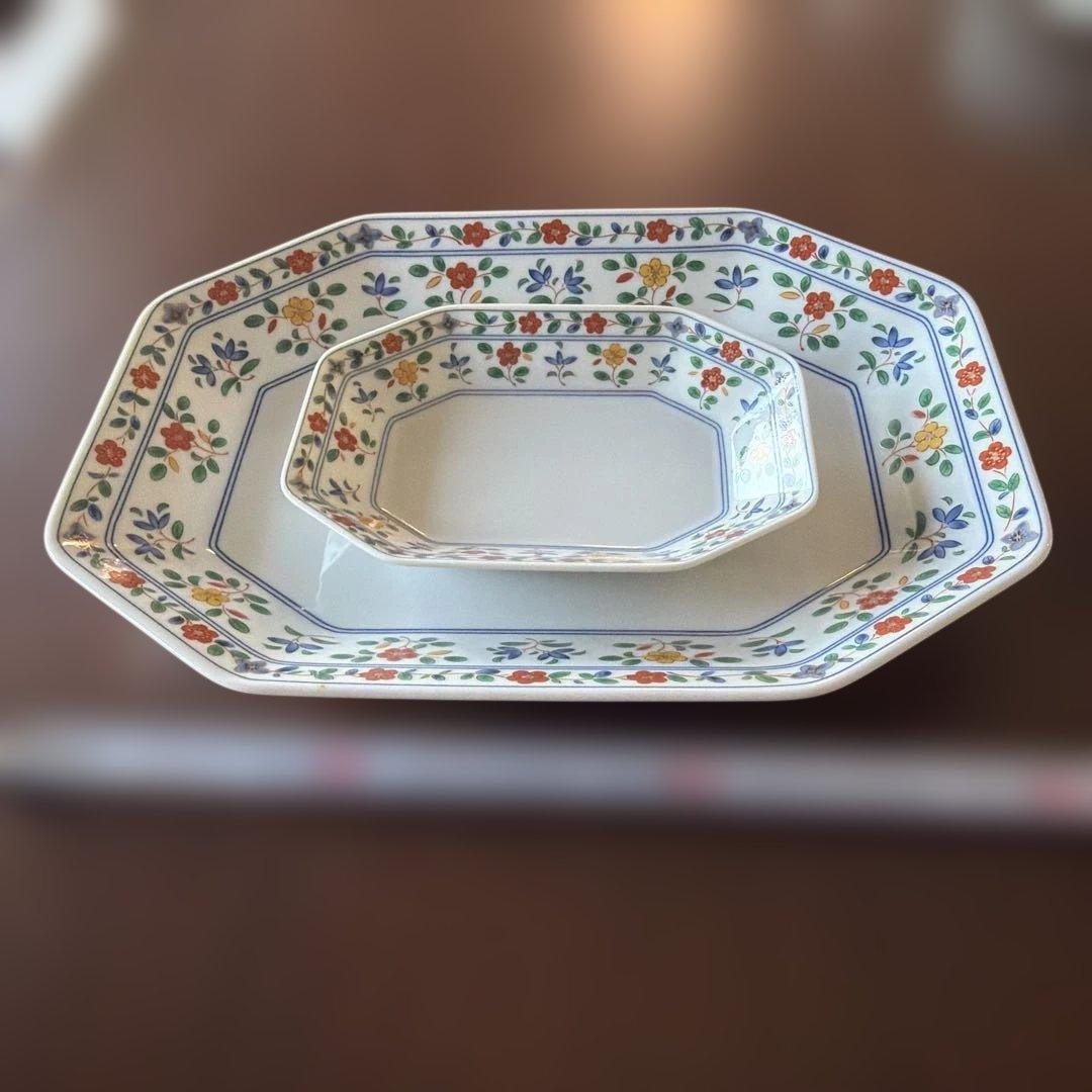 橘吉 皿 2枚セット 八角形 花　花柄　大皿、中皿 — image 2