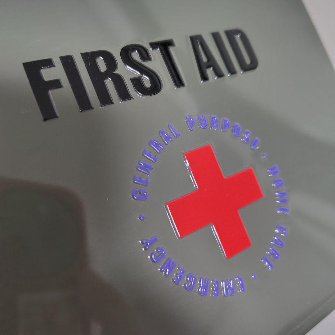 カルディKALDI ファーストエイド缶 レッド　グレーカーキ　FirstAid — image 4