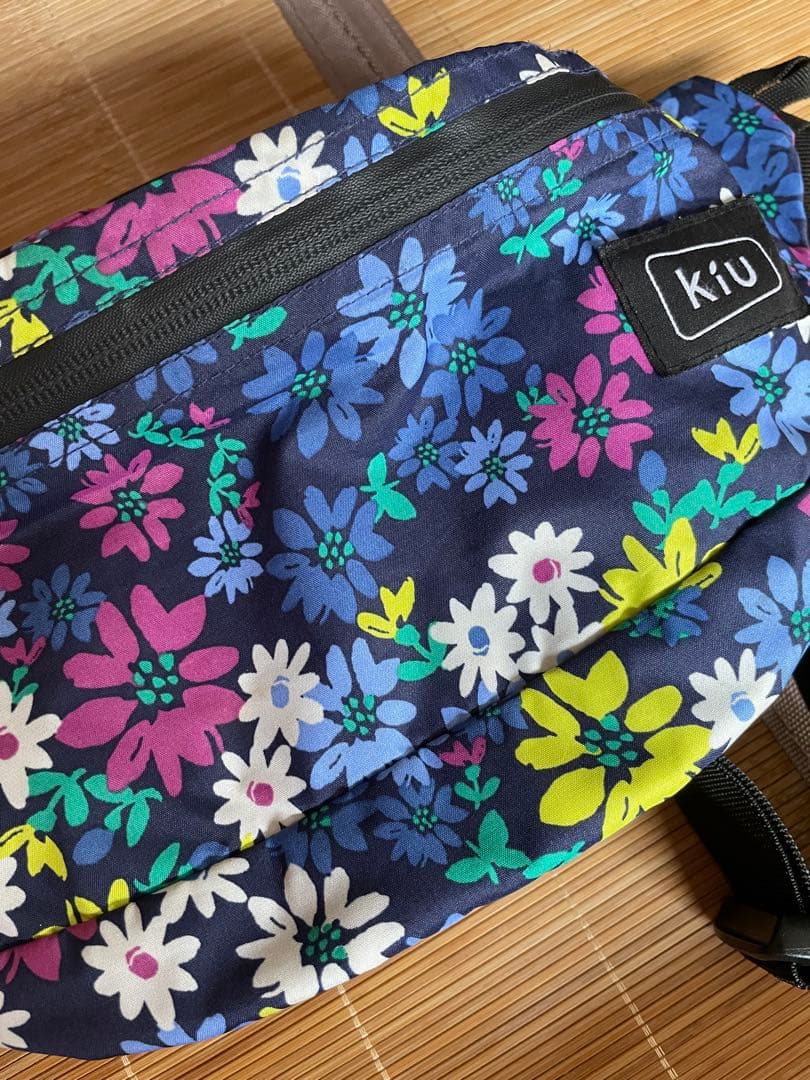 KiU ボディバッグ ウエストポーチ 花柄 — image 2