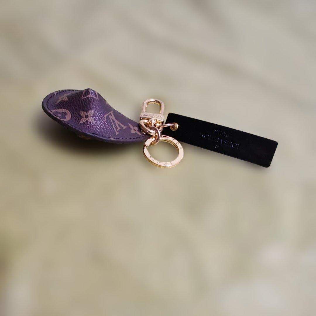 ルイヴィトン LOUIS VUITTONポーチ 小物入れ キーフック付き中古美品 — image 2