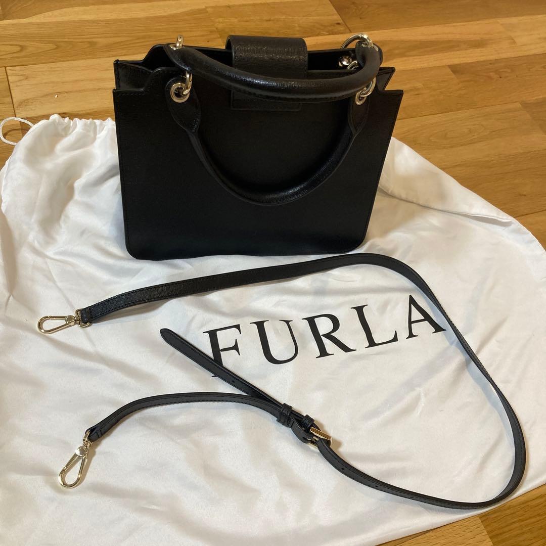 FURLA ハンドバッグ ブラック — image 2
