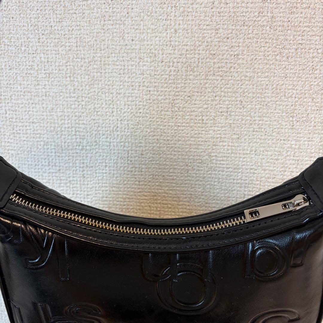 MILLOWOMEN ワニスカービングバッグ ブラック — image 4