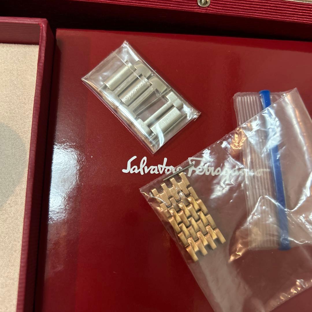 8点‼️フェラガモ腕時計空箱　コマ付き — image 3