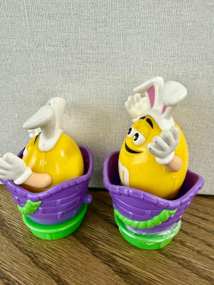 M&M's イースター バニー フィギュア 2体セット — image 2