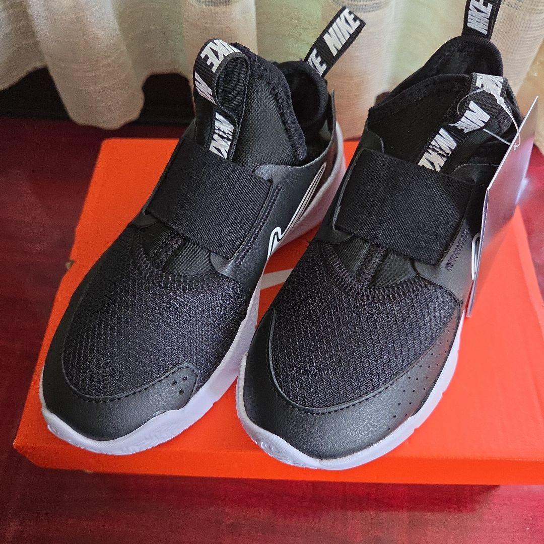 新品タグ付き　NIKEフレックスランナー3PS ブラック　18.5㌢ — image 3