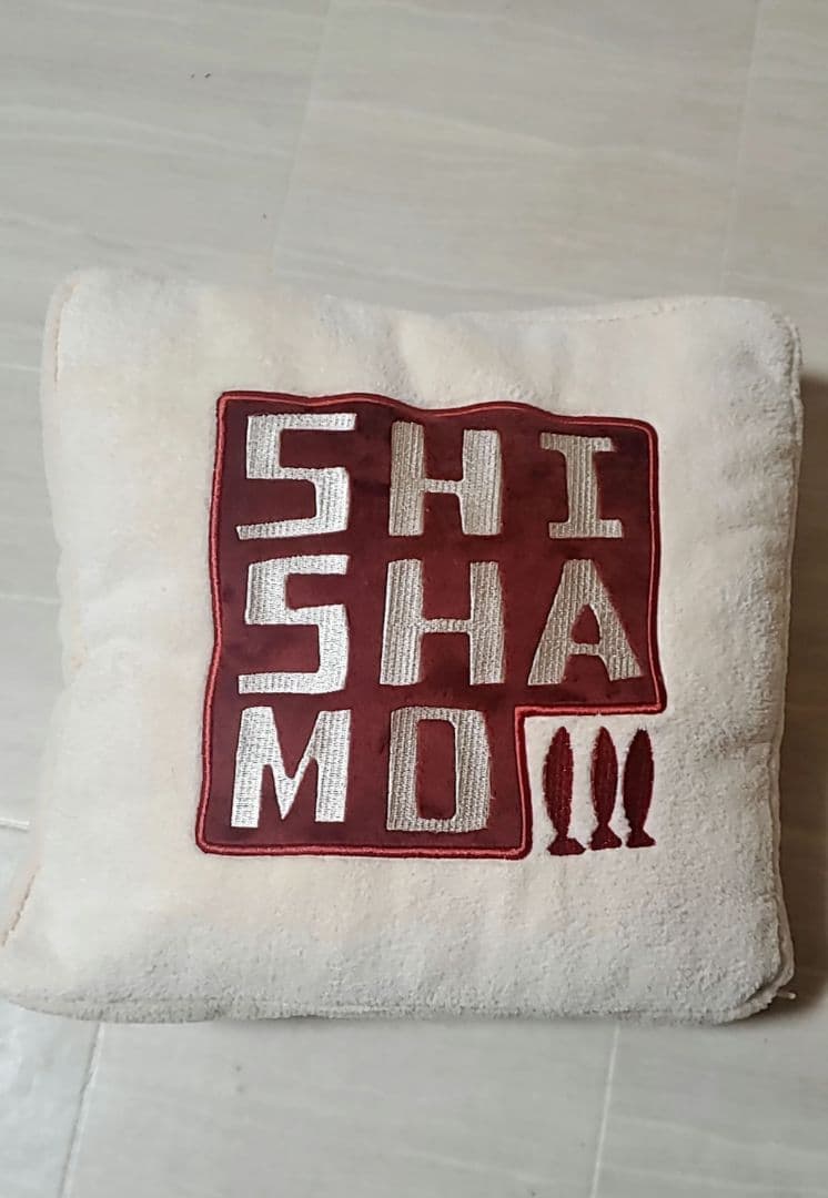 SHISHAMO スリーピース クッションブランケット — image 2