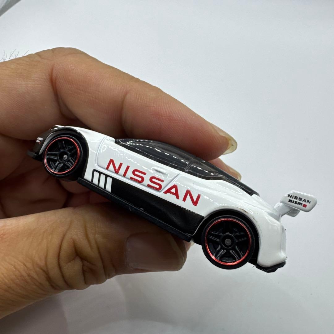 Hot Wheels LEAF NISSAN NISMO ミニカー — image 4