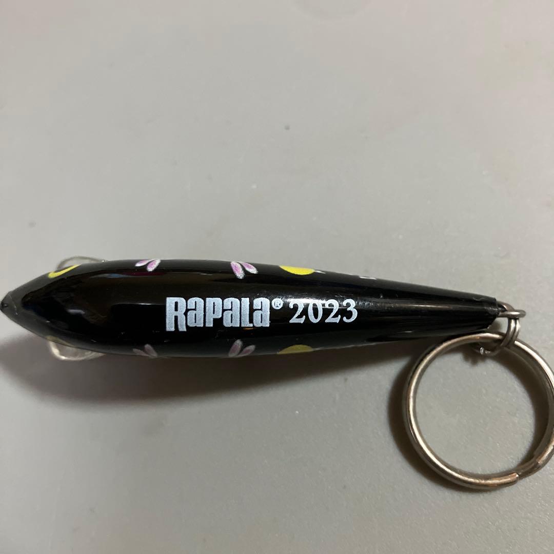 ラパラ　カウントダウン　2023年　干支　卯 ウサギ柄 キーホルダー — image 4