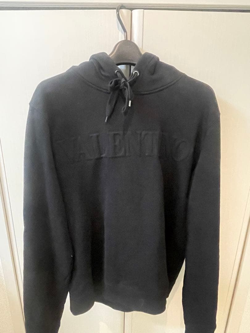 VALENTINO （ヴァレンティノ） エンボスロゴパーカー — image 2