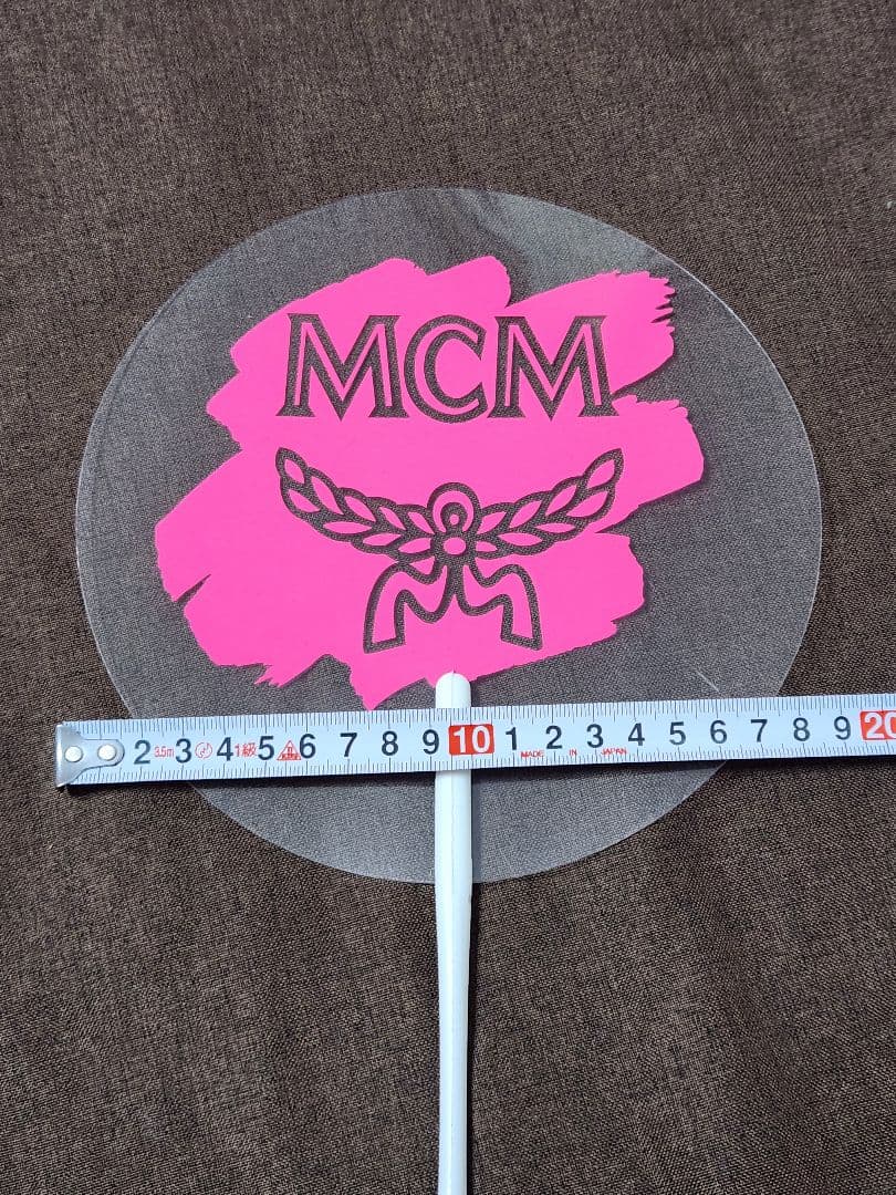 非売品【未使用】MCM⭐アクリルうちわ — image 2