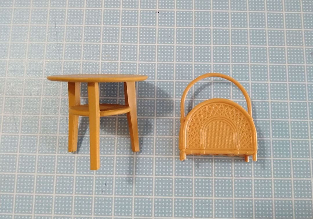 リーメント　ミニチュア　マガジンラックとテーブルセット — image 4