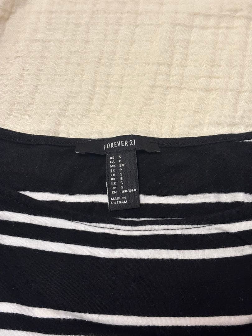 FOREVER 21 ボーダー柄 オフショルダー 長袖トップス S — image 2