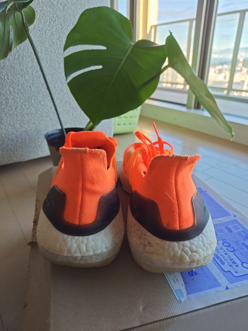 adidas Ultraboost オレンジ スニーカー — image 2