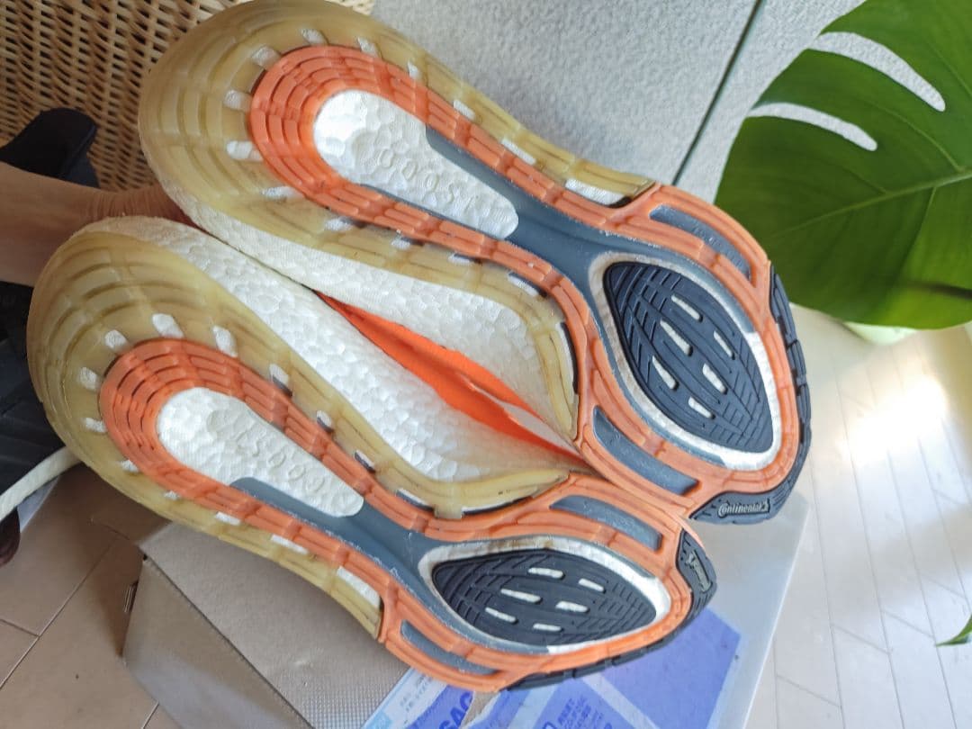 adidas Ultraboost オレンジ スニーカー — image 3