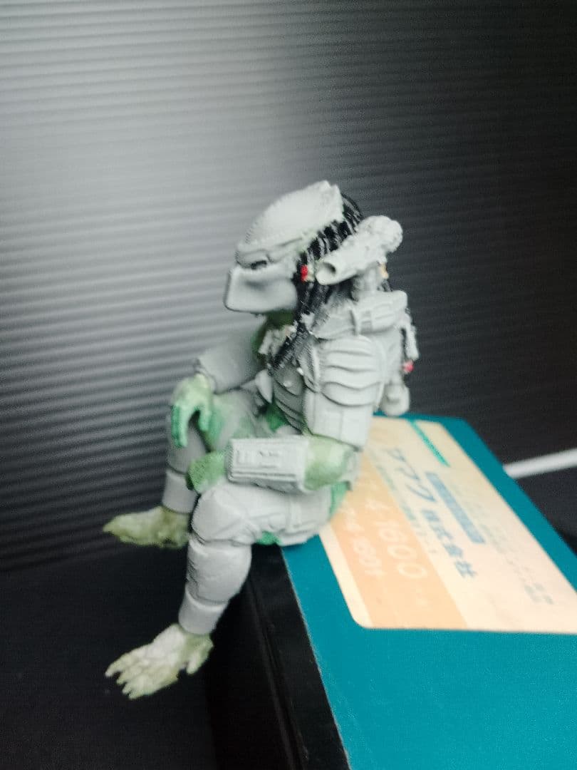 けん様用座って人間観察するプレデター — image 3