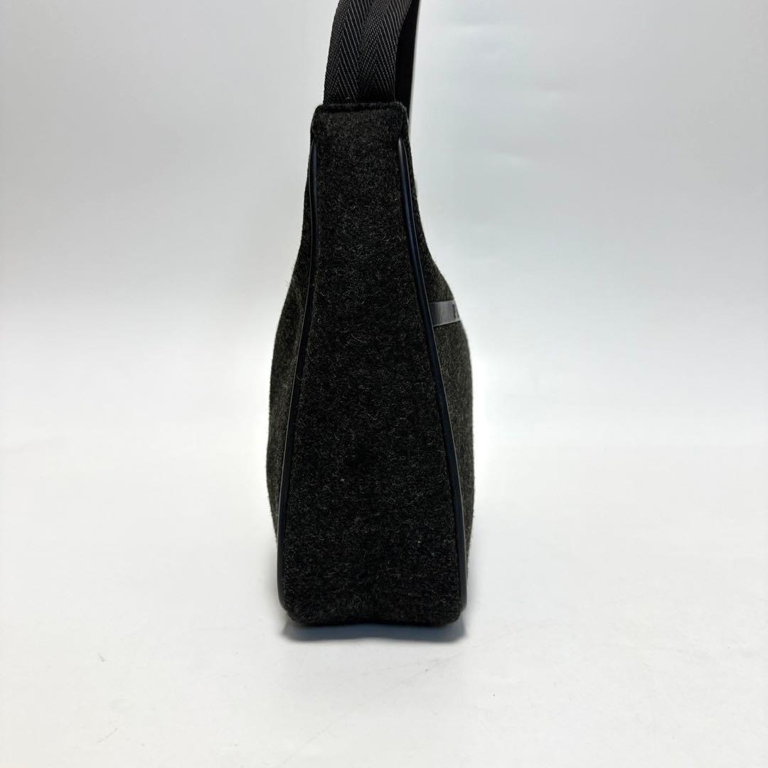 o42【極美品】プラダ　ウール素材　アクセサリーポーチ　ハンドバッグ — image 5