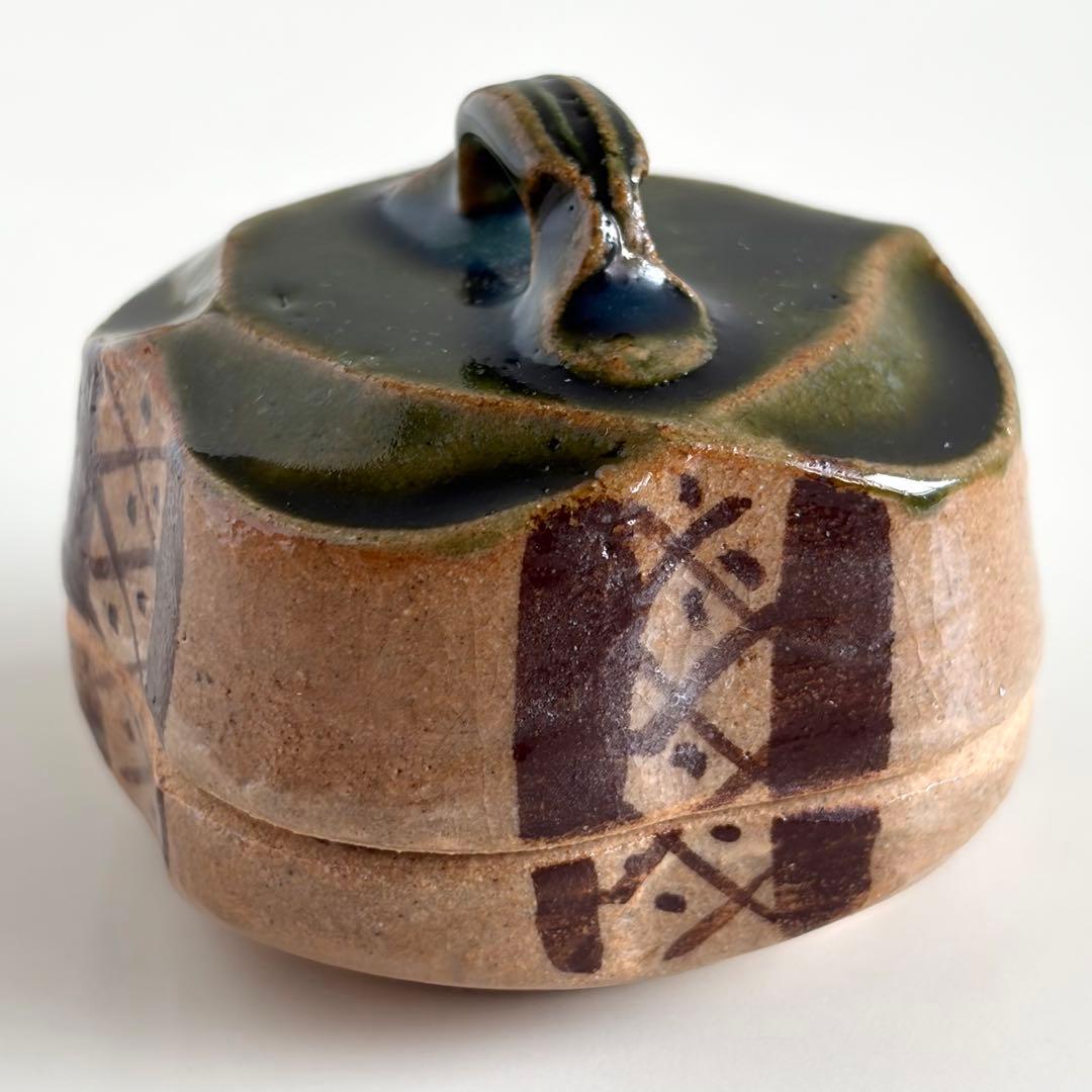 新品 松本鉄山 ハジキ香合 織部焼 共箱 共布 炉用 松本鐵山 茶道具 茶器 — image 4