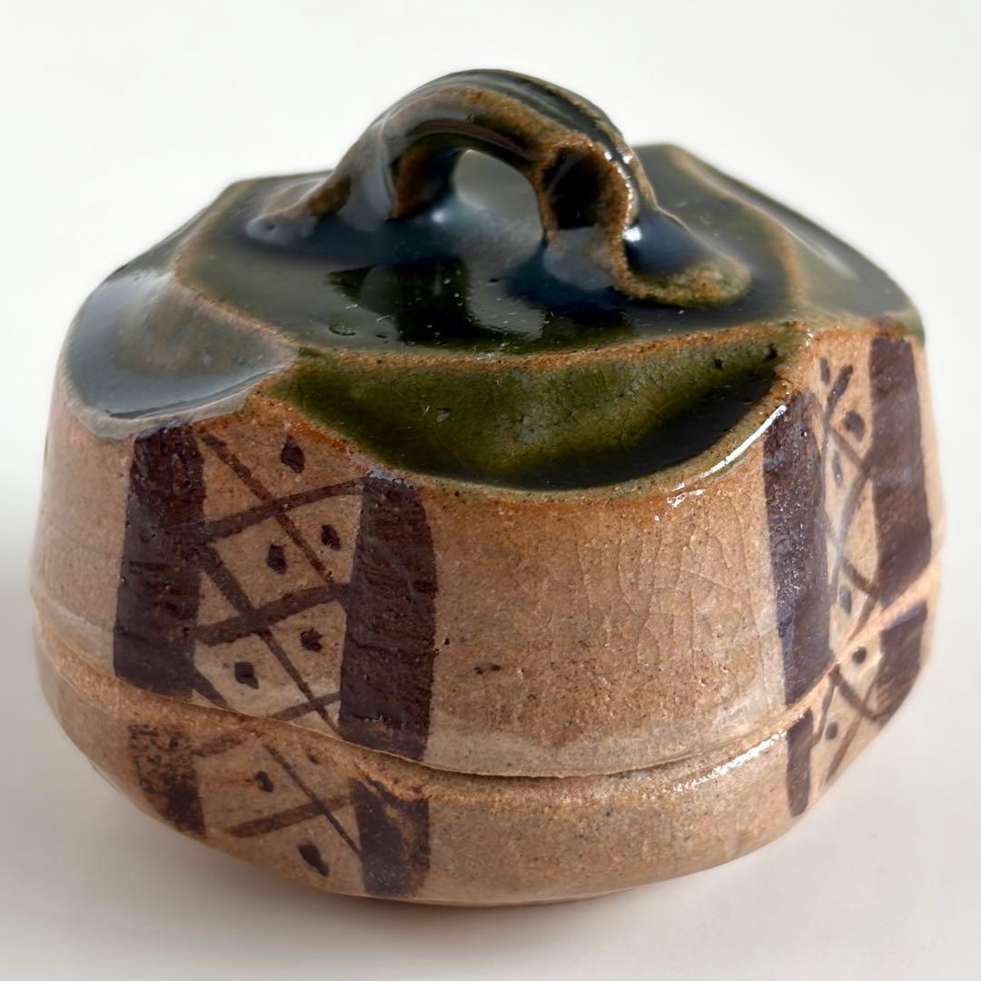 新品 松本鉄山 ハジキ香合 織部焼 共箱 共布 炉用 松本鐵山 茶道具 茶器 — image 5