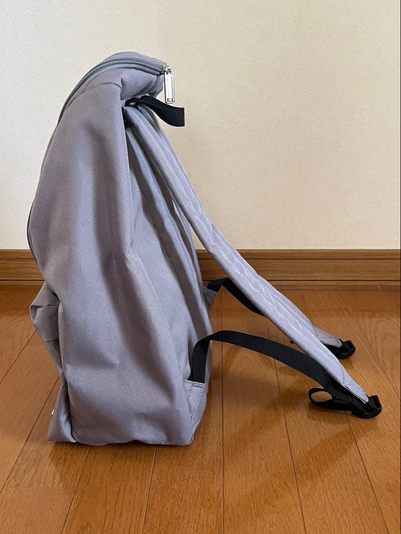 Champion グレーのリュックサック — image 4