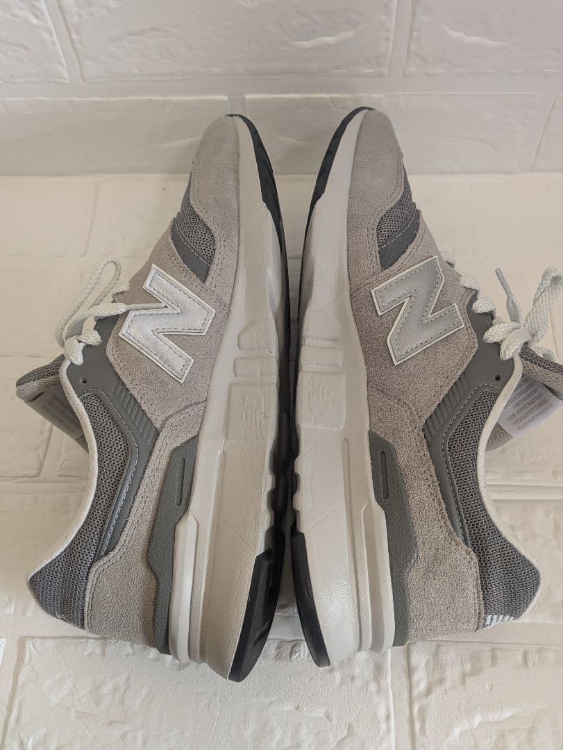 New Balance CM997H グレー スニーカー — image 4