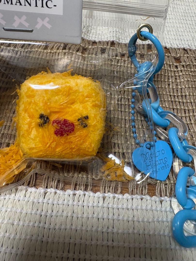 300円スタート　新品　サクサク　ブラック鶏　スクイーズ　キーホルダー — image 3