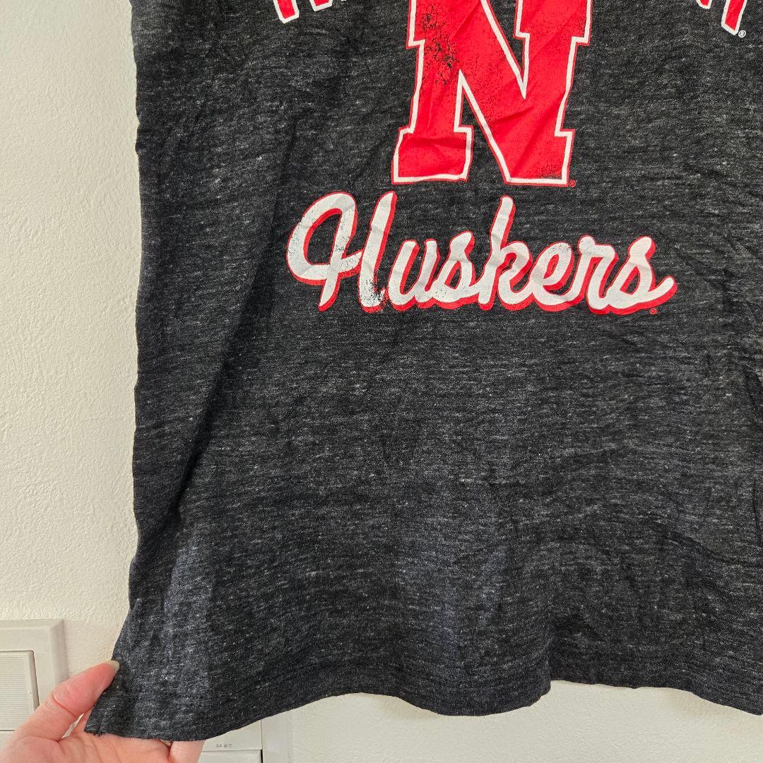 ネブラスカ大学 ハスカーズ カレッジ ロゴ Tシャツ 霜降り 杢 チャコール M — image 5