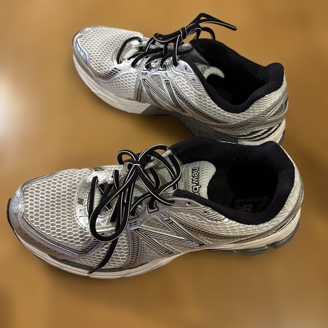 New Balance 860v2シルバーブラック 日本サイズ28.0 (美品) — image 4