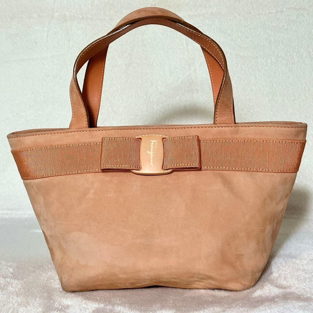 Ferragamo ハンドバッグ ヴァラリボン レザー ヌバック ピンクベージュ — image 2