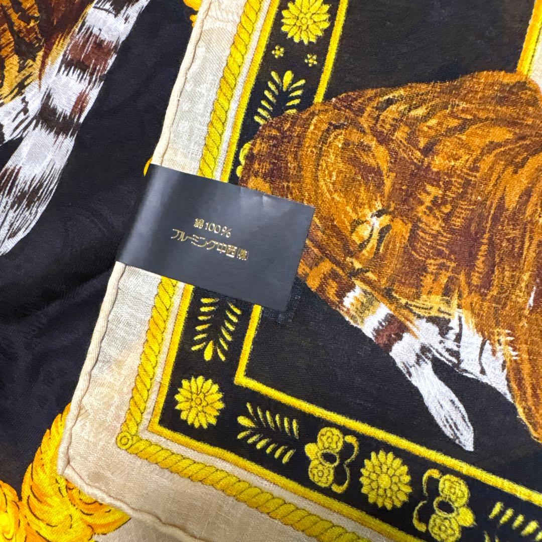 VERSACE ヴェルサーチ タイガー柄　大判ハンカチ — image 2