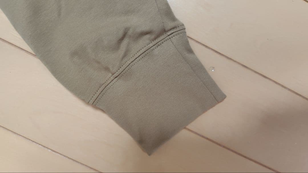 ベージュのハイネック長袖Tシャツ Mサイズ — image 4