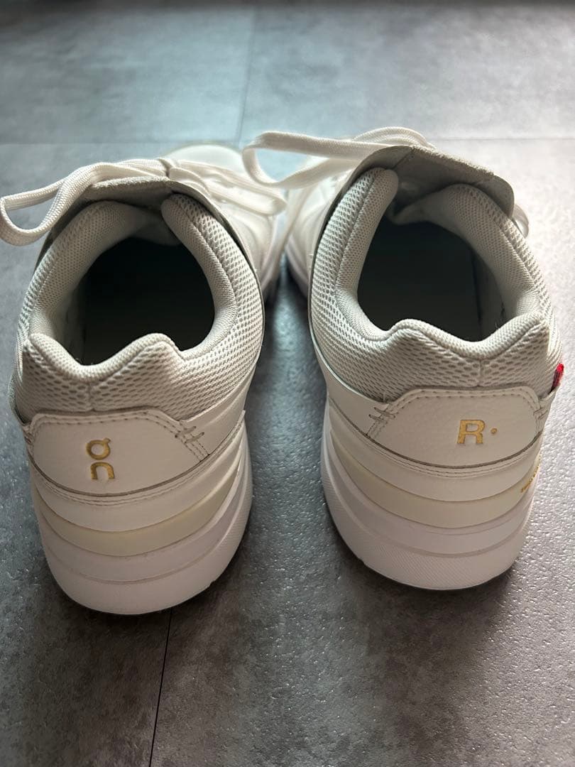 極上美品　Ｏn THE ROGER Centre Court — image 2