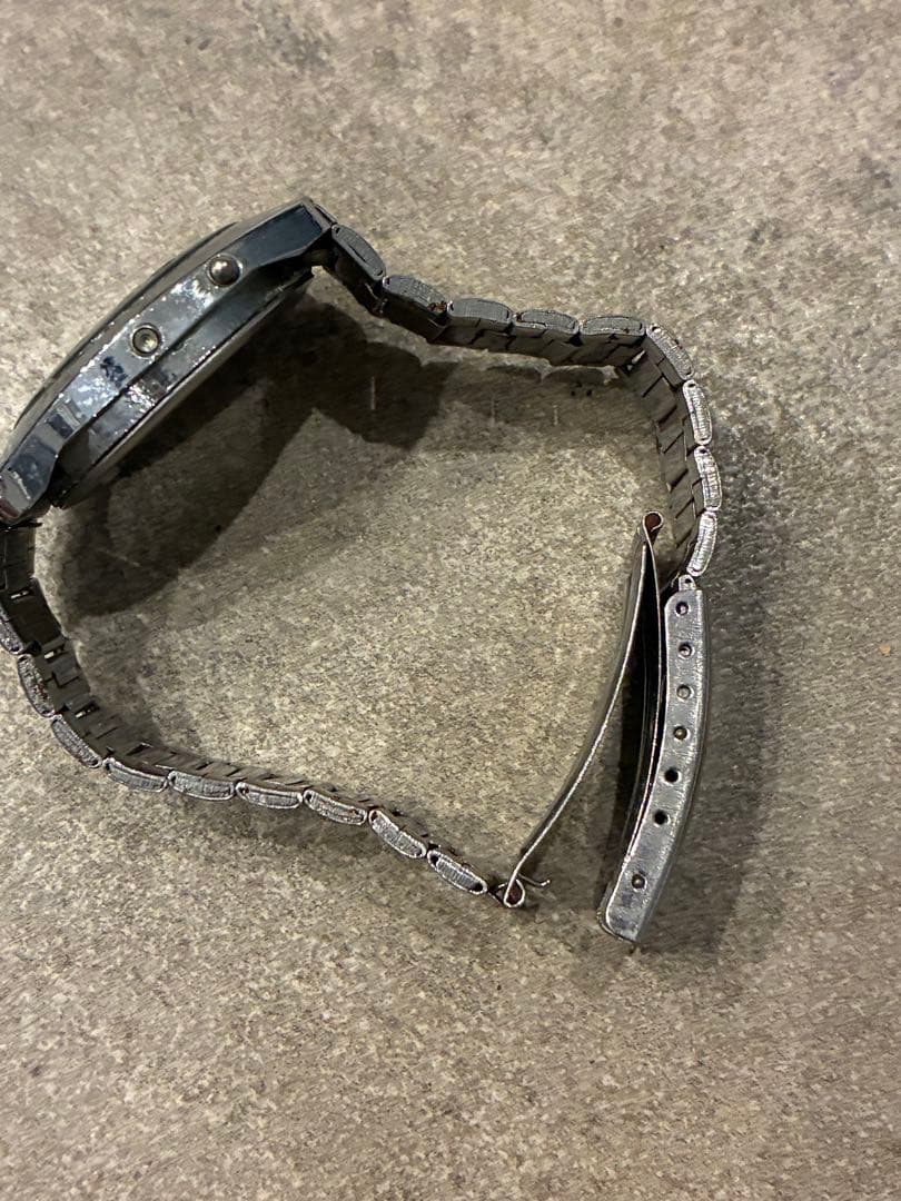 お値下げ　FUTURE デジタル腕時計 クォーツ シルバーカラー — image 4